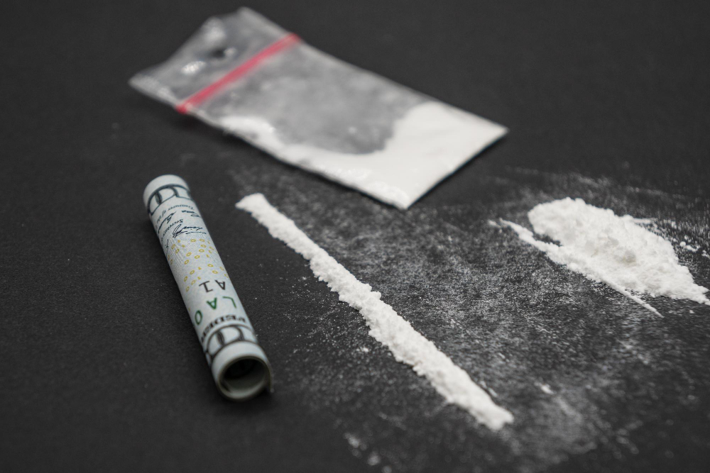 Cocaina nella siepe: arrestato un 34enne con 235 grammi