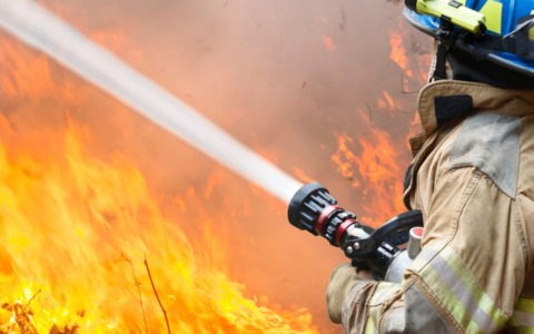 Anziano invalido salvato dopo un incendio in appartamento