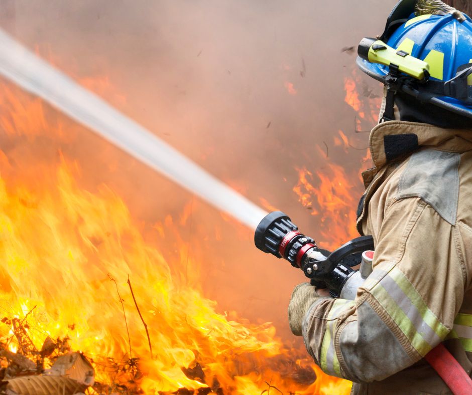 Anziano invalido salvato dopo un incendio in appartamento